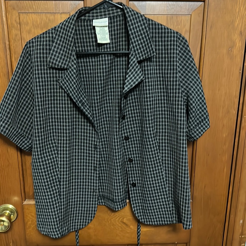 White Stag. Shortsleeved blouse/lightweight jacket. Size M never worn.